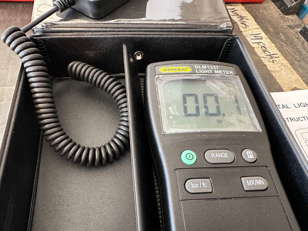 General DLM1337 Light Meter w/Sensor, Case