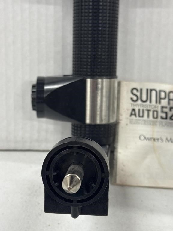 Sunpack Auto 522 Thyristor Handle Mount Camera Flash With Bracket Untested