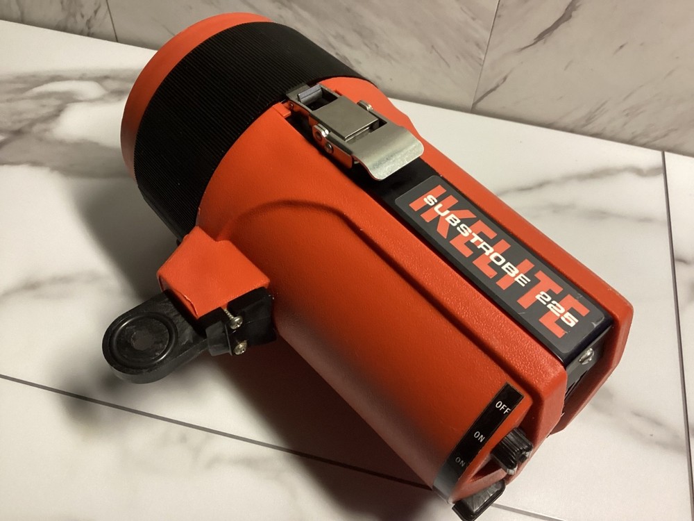 Ikelite Substrobe 225 Underwater Photography Strobe Light.