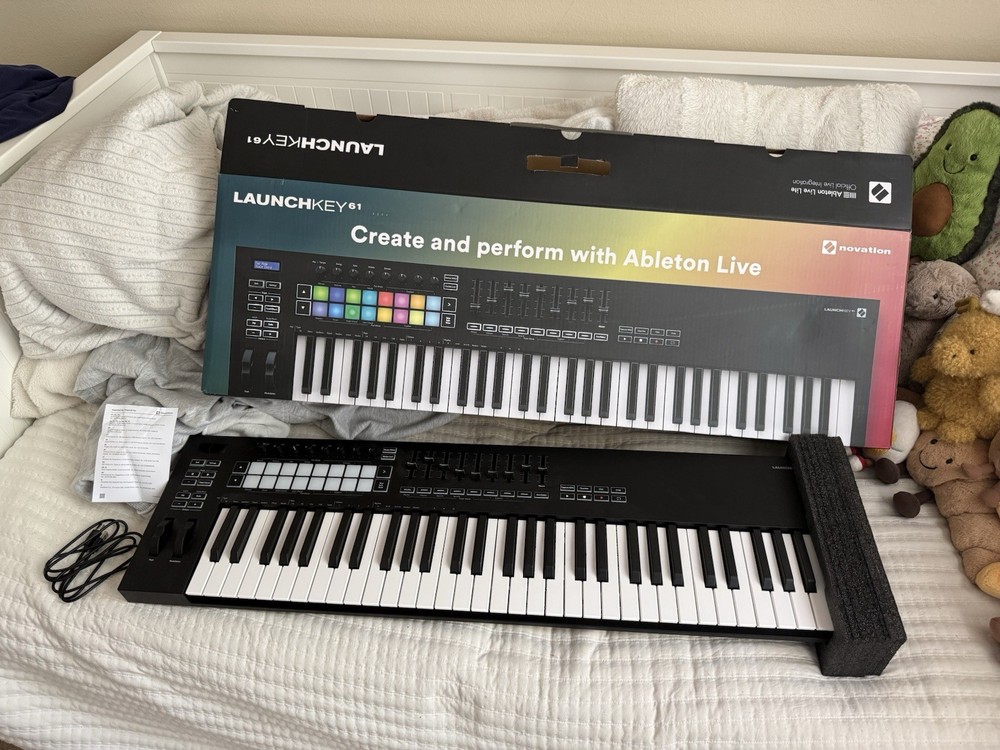 Novation Launchkey 61 MIDI Keyboard Controller Pad Triggers Faders Ableton Live
