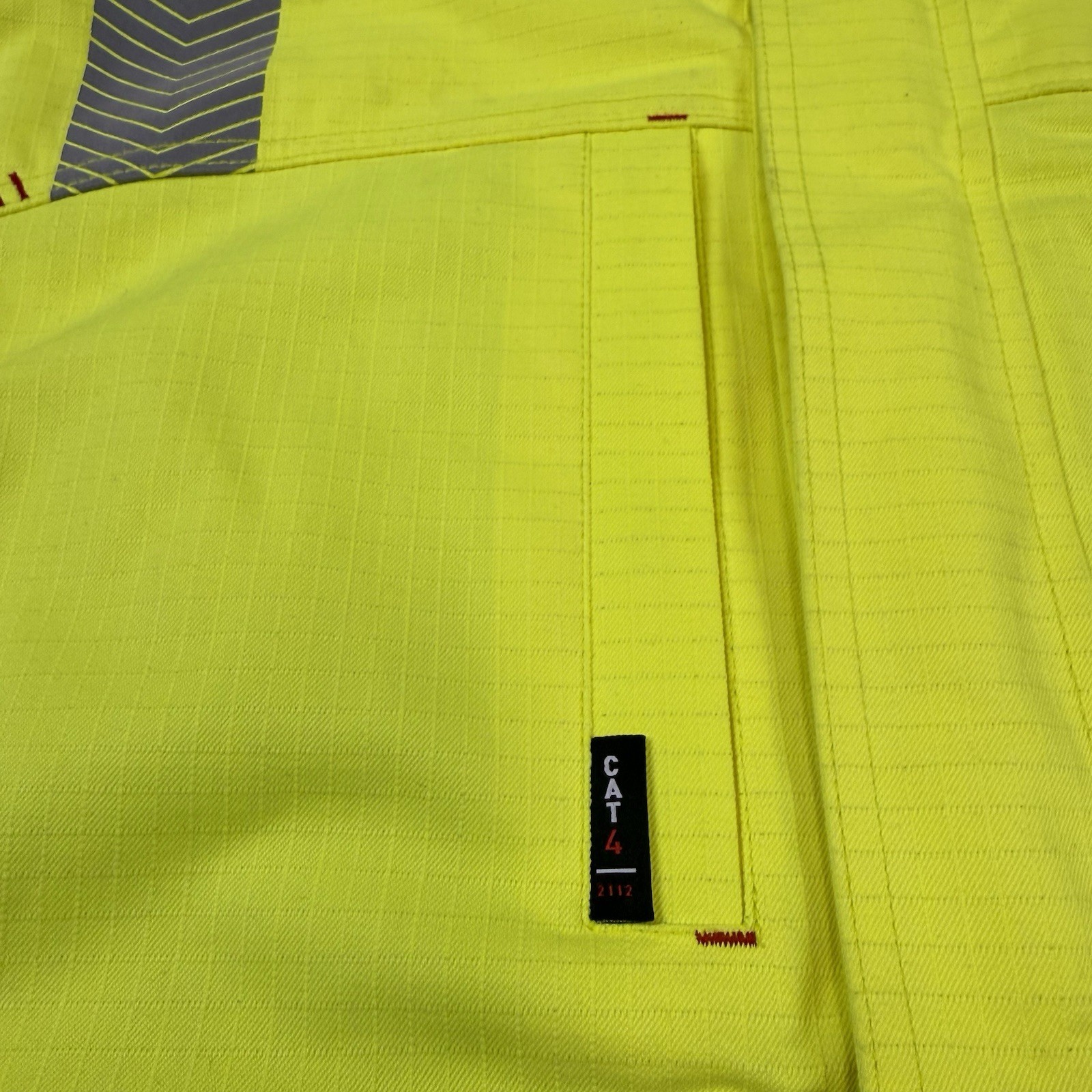 Ariat FR Men’s CAT4 Insulated High Vis Jacket Sz Medium Work Safety Full Zip