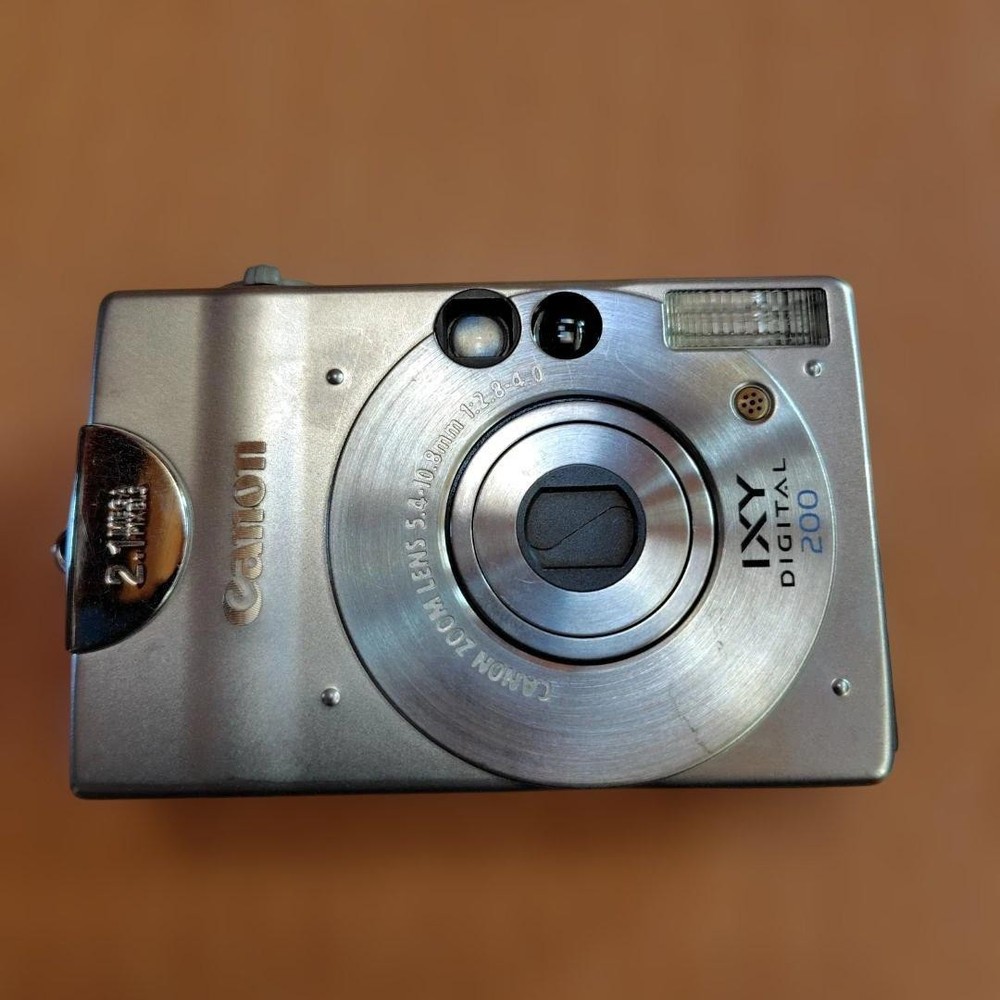 Canon IXY DIGITAL 200 Compact Digital Camera 2.11MP CCD Tested Functionality
