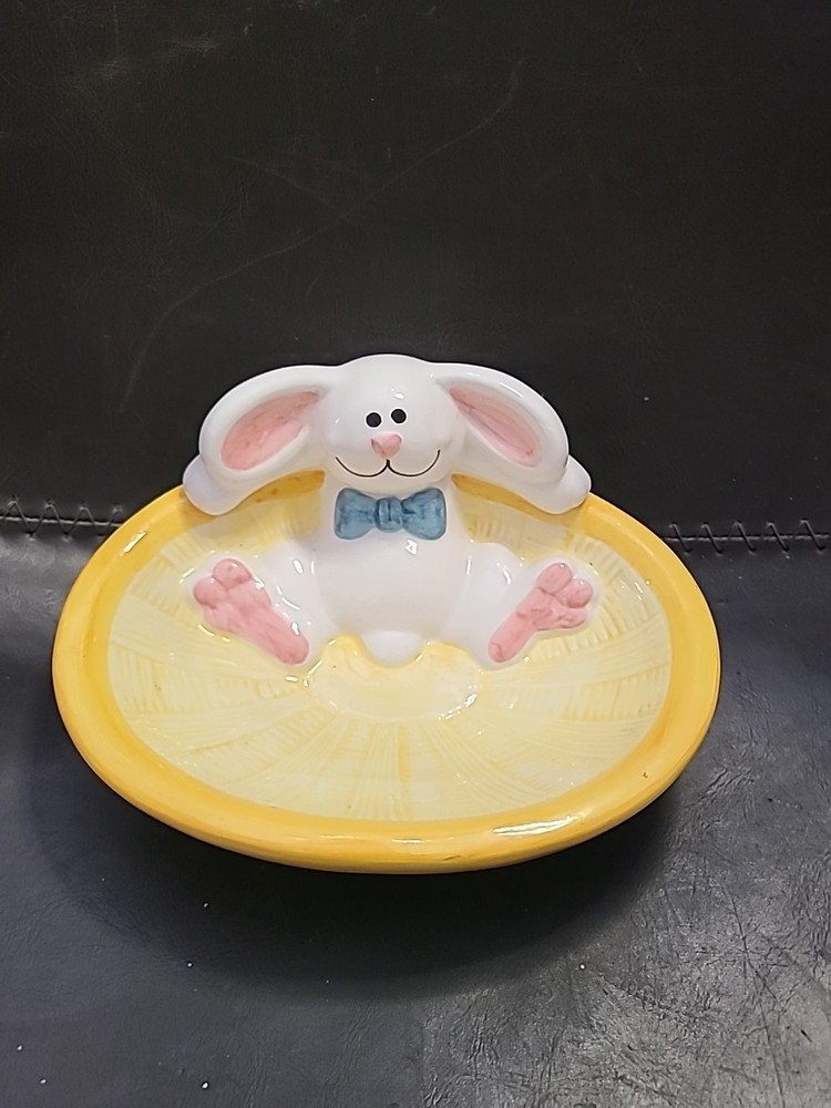 Vintage Ceramic Eater Bunny Candy Dish