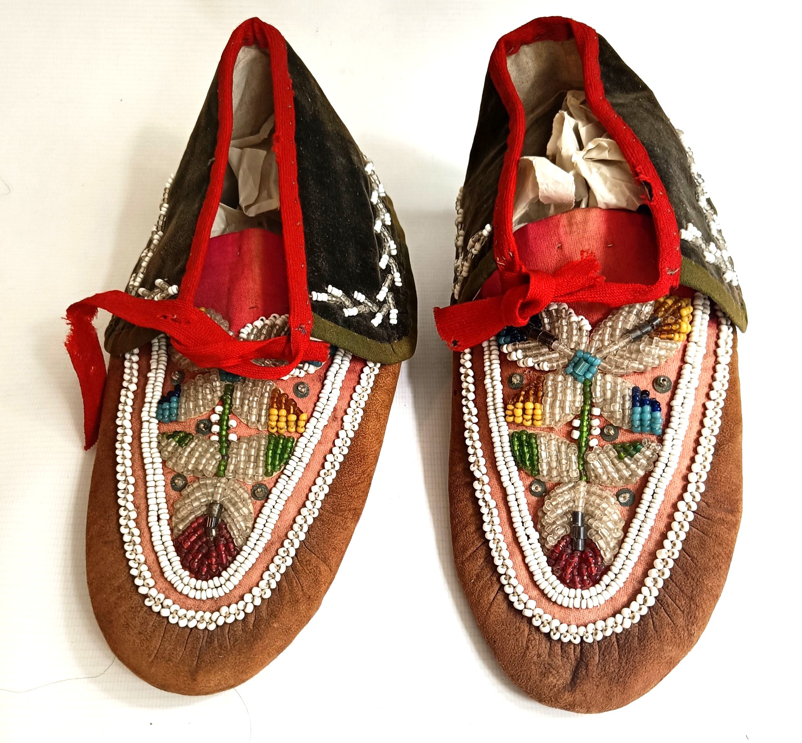 Fine Pair Native American Iroquois Beaded Moccasins