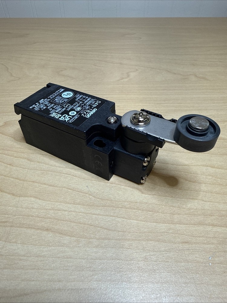 NEW! Omron D4N-1B22 Limit Switch 02822ZA
