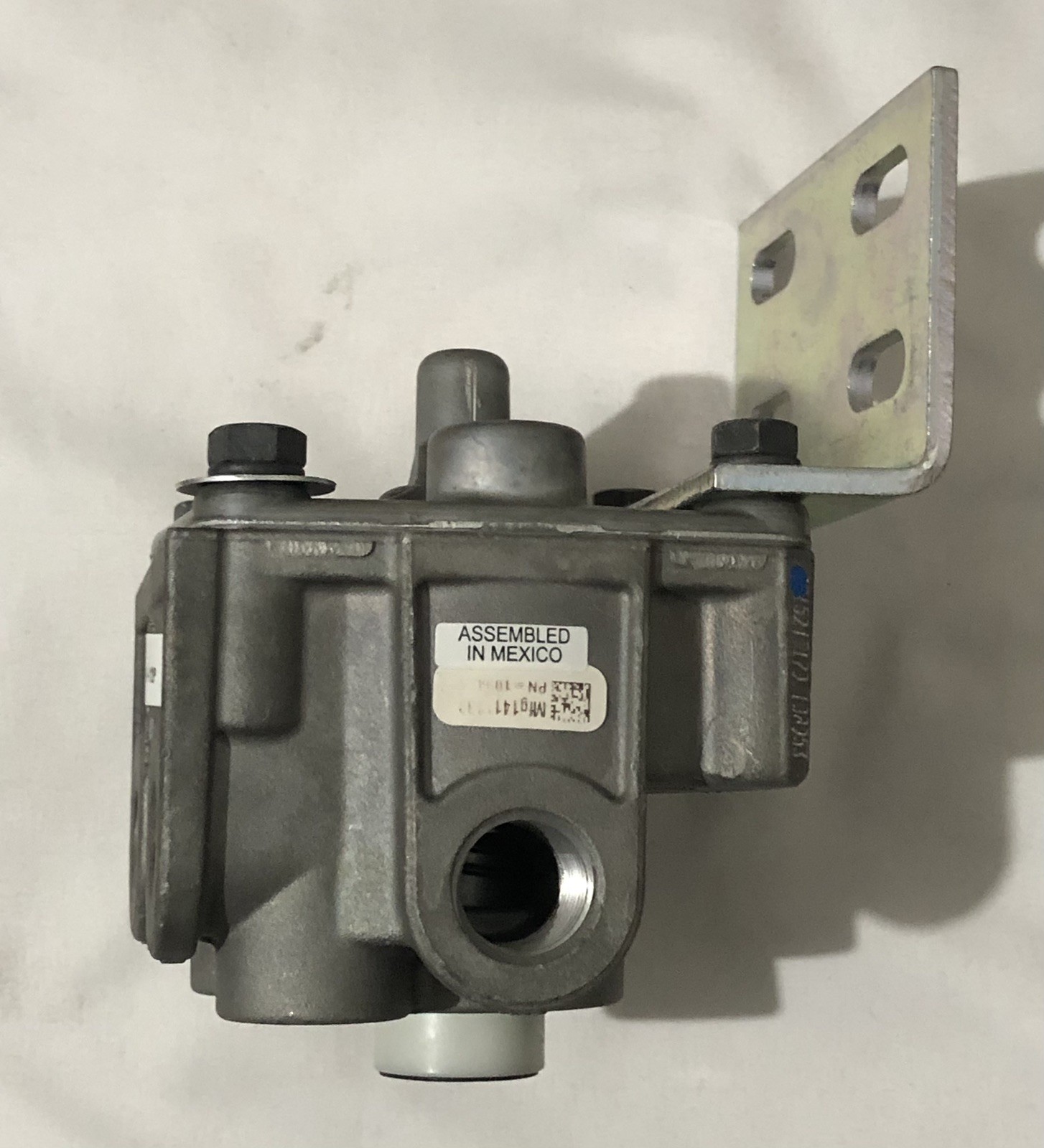 Bendix 109424 Air Brake Relay Valve R-12P Pilot Trailer Genuine OEM New 0 PSI