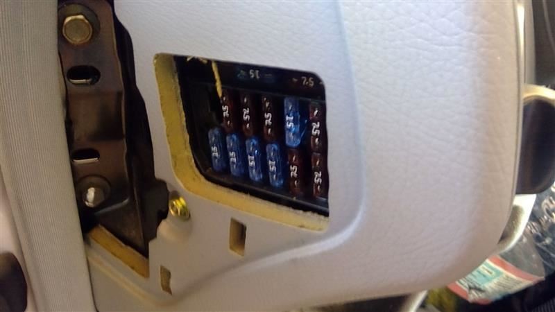 E320      2002 Fuse Box Cabin 6894