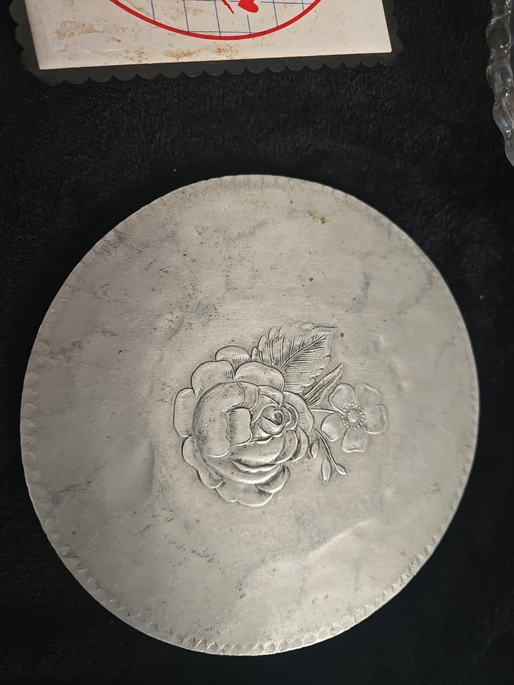 Pedestal Serving Dish And 2 Trivets