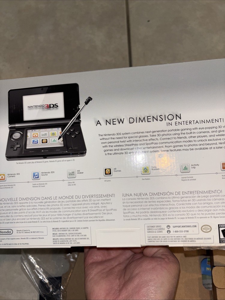 Nintendo 3DS Box With Manual ,Docking /Charging Station