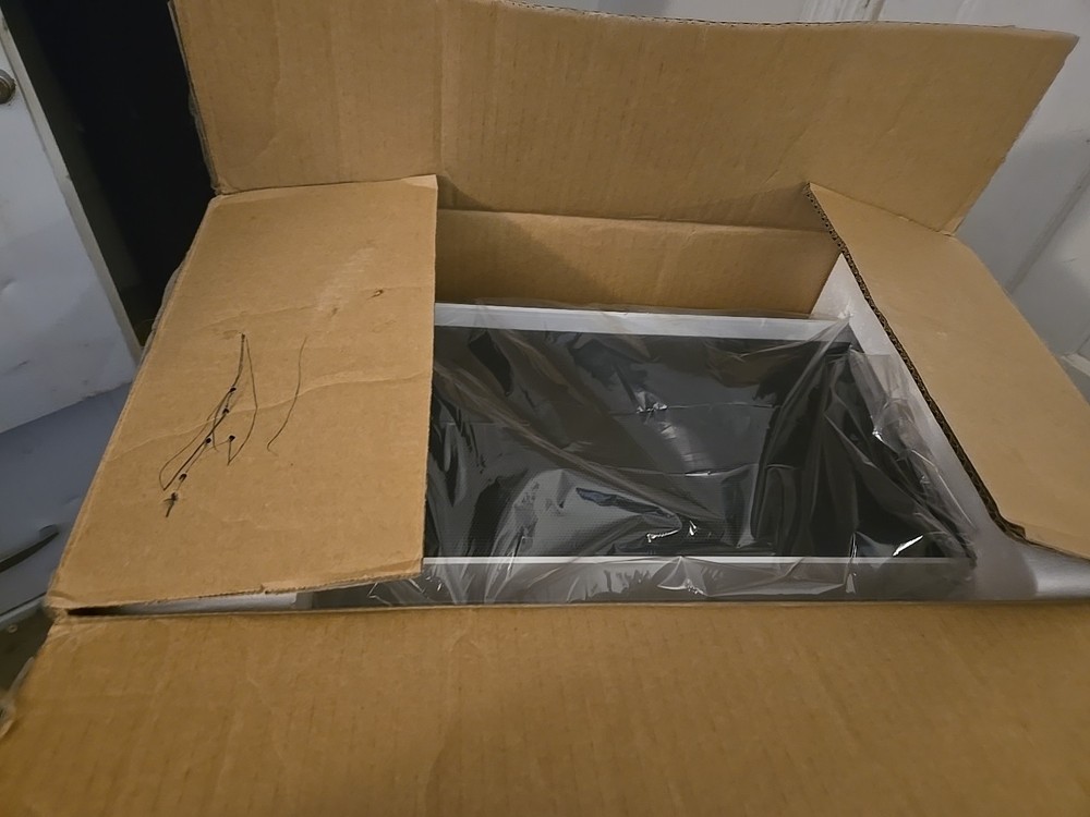 Fractal Design Meshify C White Tempered Glass Computer Case Open Box Never Used.