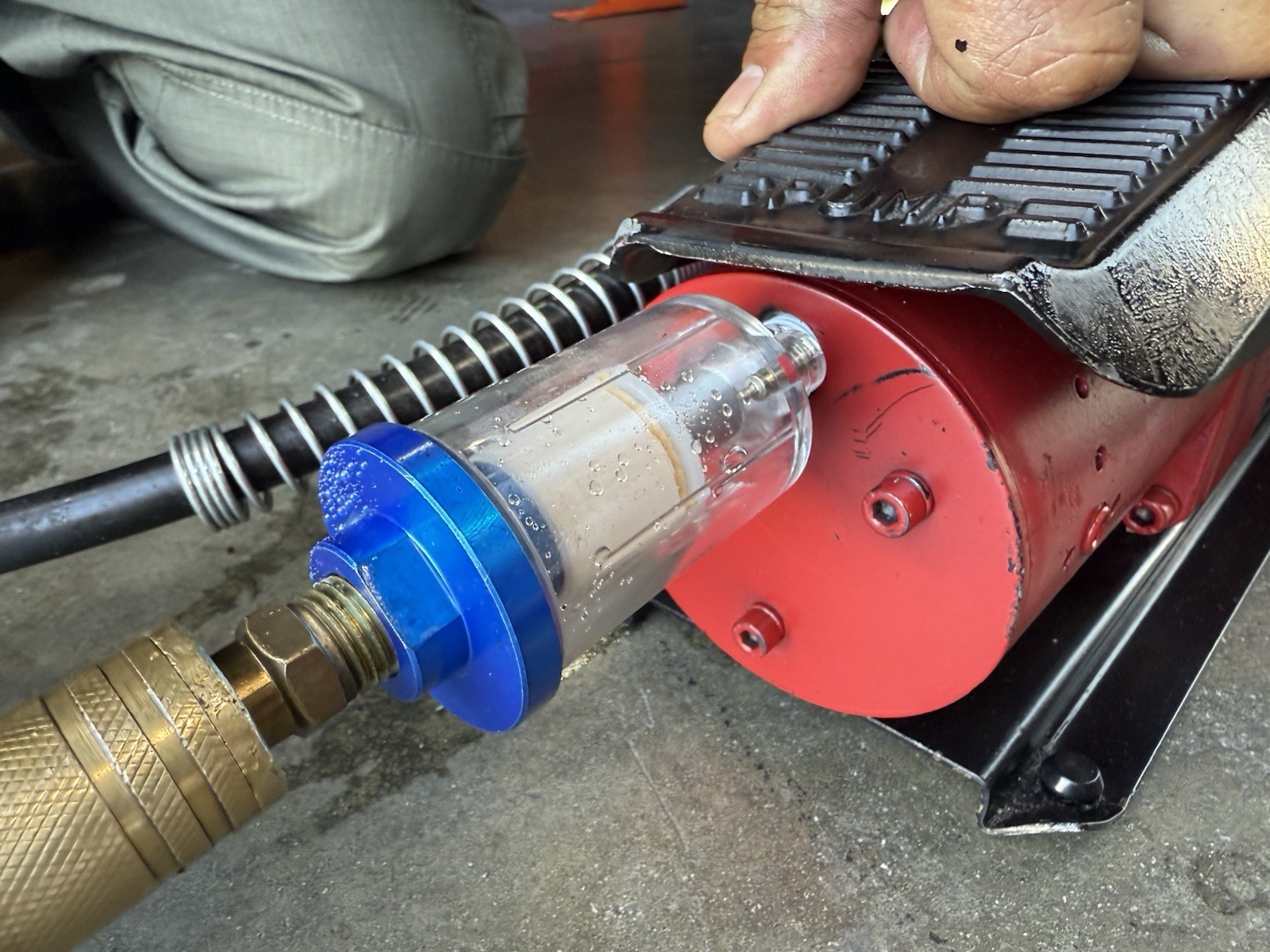 Inline 1/4" Compressed Air Oil & Water Separator Trap Filter for Compressor Tool