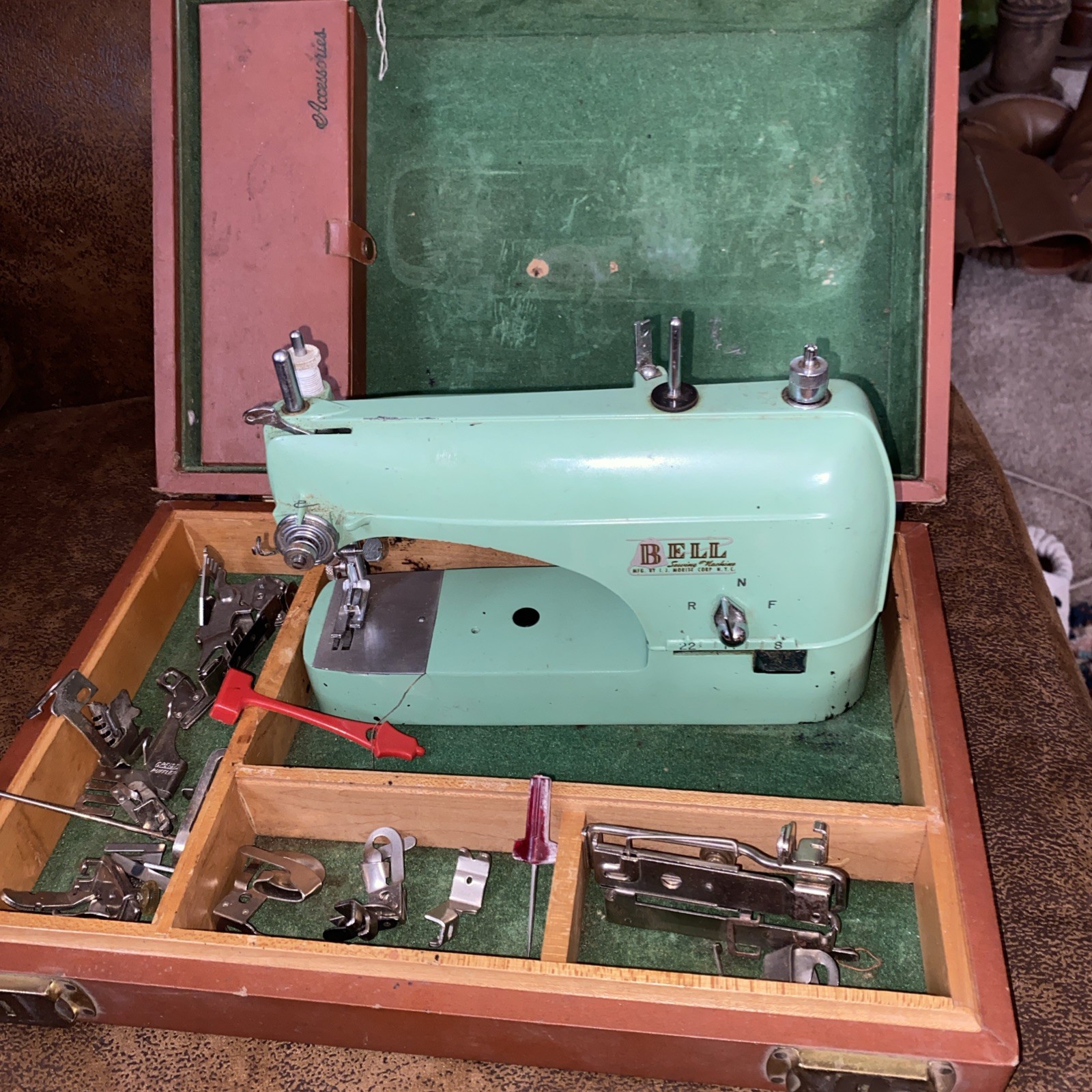 Rare 1950's Micro Bell Portable Sewing machine Case No Cord Green Model MB