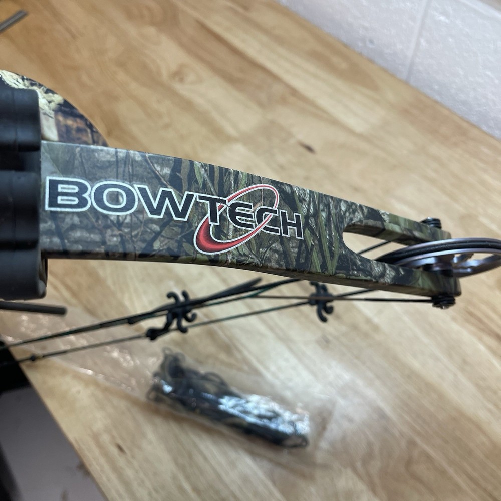 Bowtech Compound Bow 70lb - 28in - READ