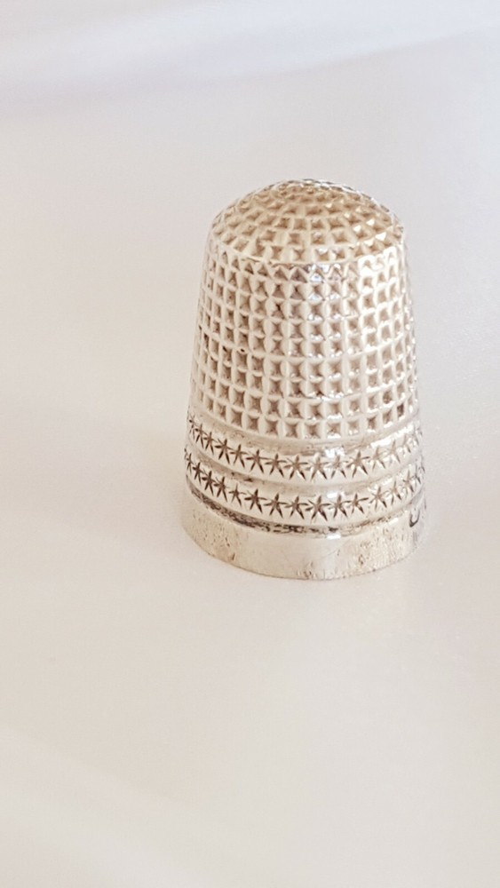 THIMBLE ~ Hallmarked Sterling Silver ~ Size No 8 ~ Maker Charles Horner