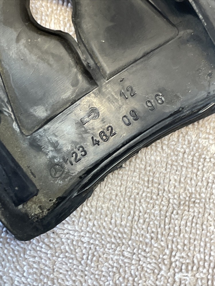 123 462 09 96 Used Column Finish Rubber Cap.