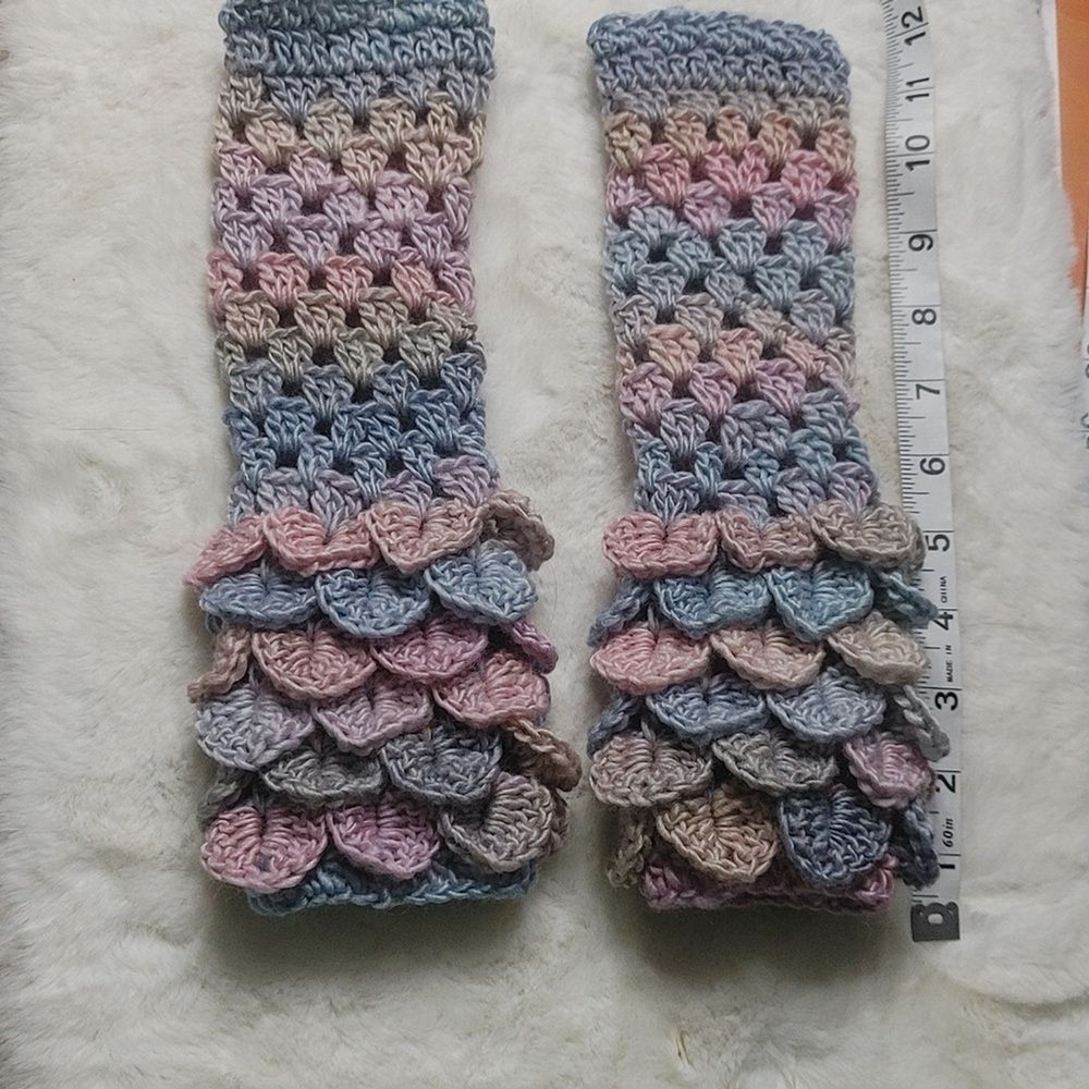 Wool/Viscose Handmade Fingerless Dragonscale Texting Gloves Pastel Rainbow