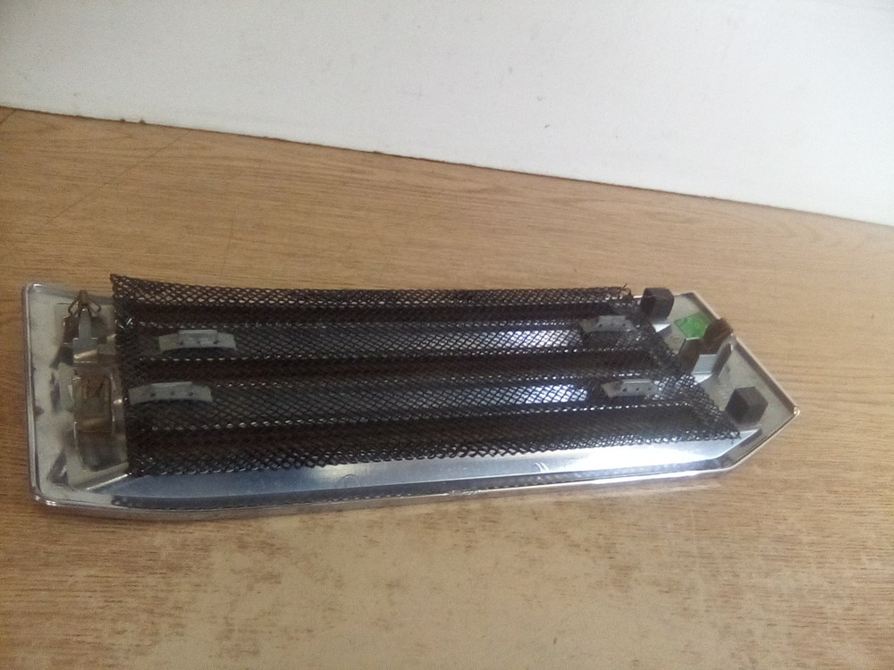 Mack Grille 84744706, 84744710