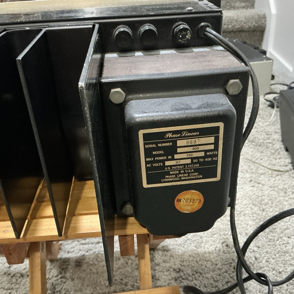 PHASE LINEAR 400 DIRECT COUPLED SOLID STATE AMPLIFIER