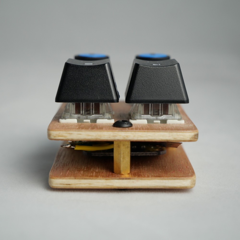 madMidiMini Compact Midi Controller with 2 Note Buttons 2 Potentiometers and LED