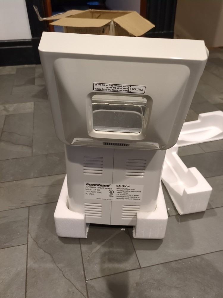 Breadman TR-440 Bread Maker 1.5 Pound Loaf Non Stick