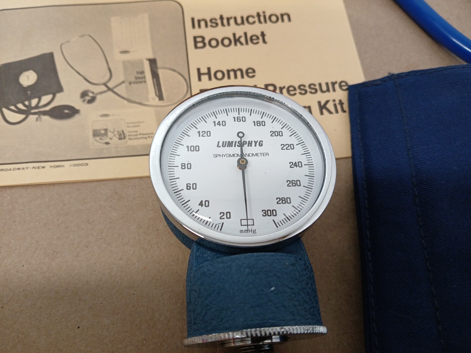 Vintage Lumiscope Home Blood Pressure Monitoring Kit Aneroid w/ Box Japan