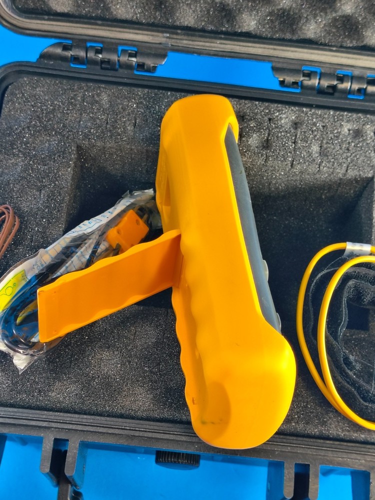 Fluke 54 II Thermocouple Thermometer