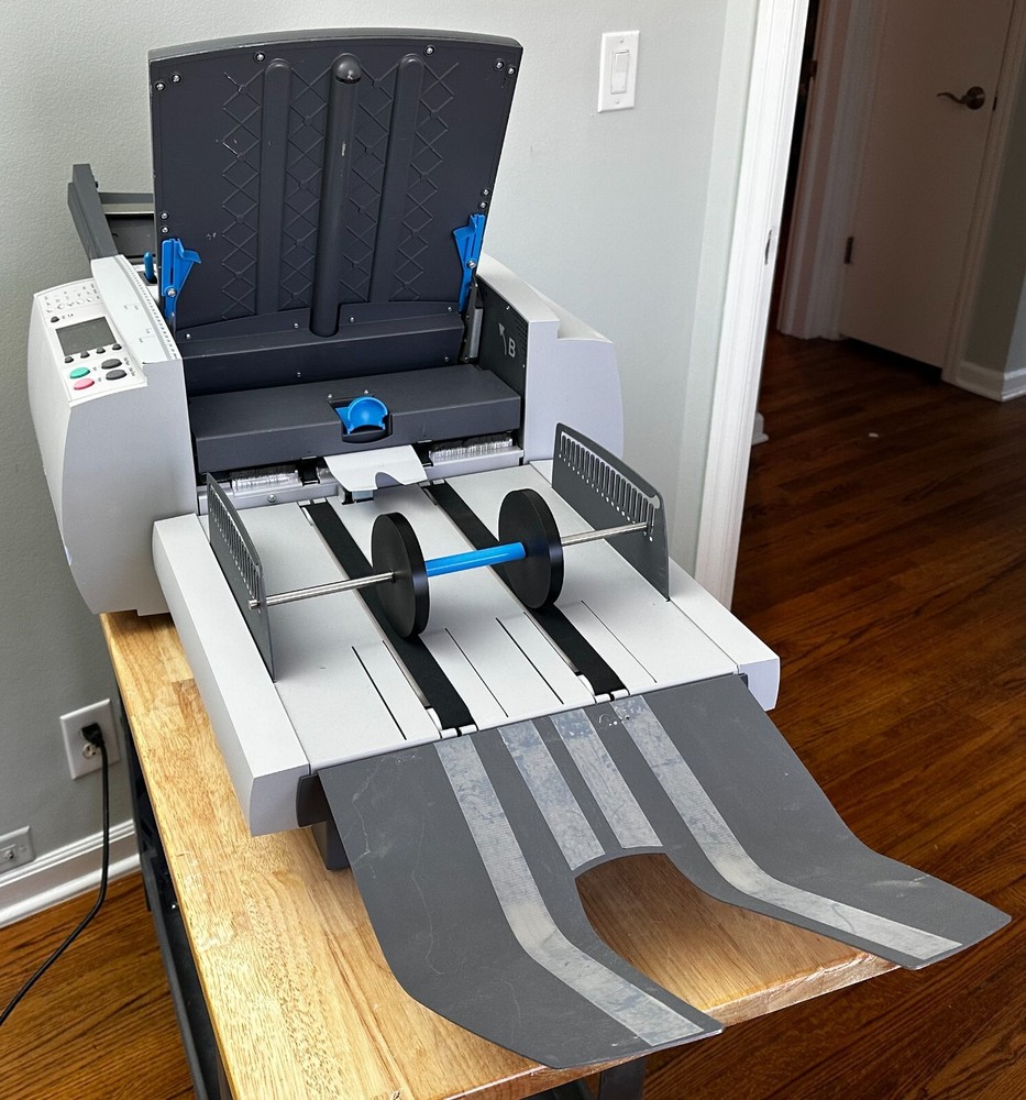 Pitney Bowes DF900 OfficeRight Folding Machine