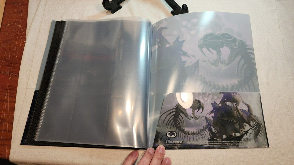 Ultra Pro WARLOCK Dungeons & Dragons 2021 Character Folio Folder Dungeon Master