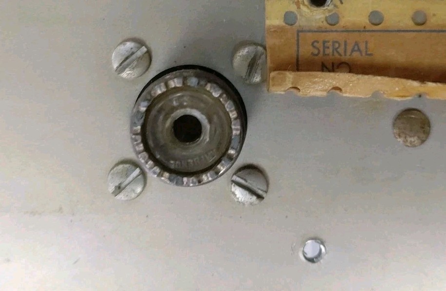 Hallicrafters HT-40 Antenna  connection.