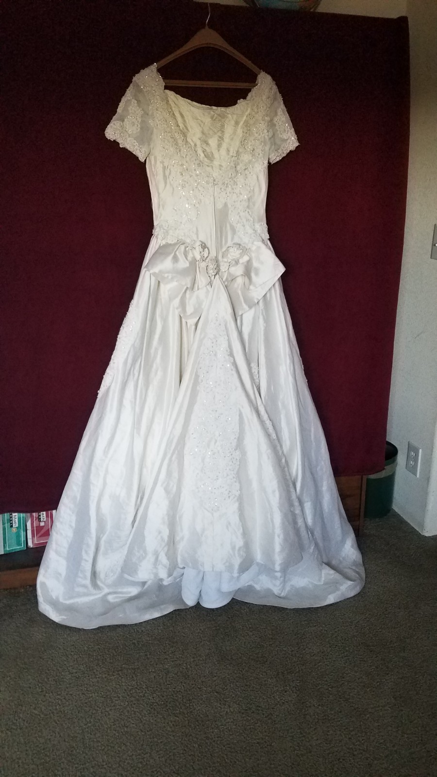 wedding dress size 8 pre owned
