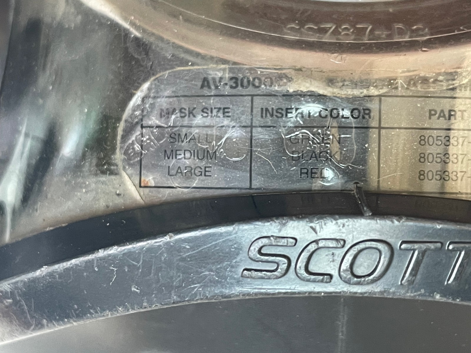 Scott AV-3000 Mask w/ KEVLAR NETTING Firefighter MASK Size Medium READ Scratched