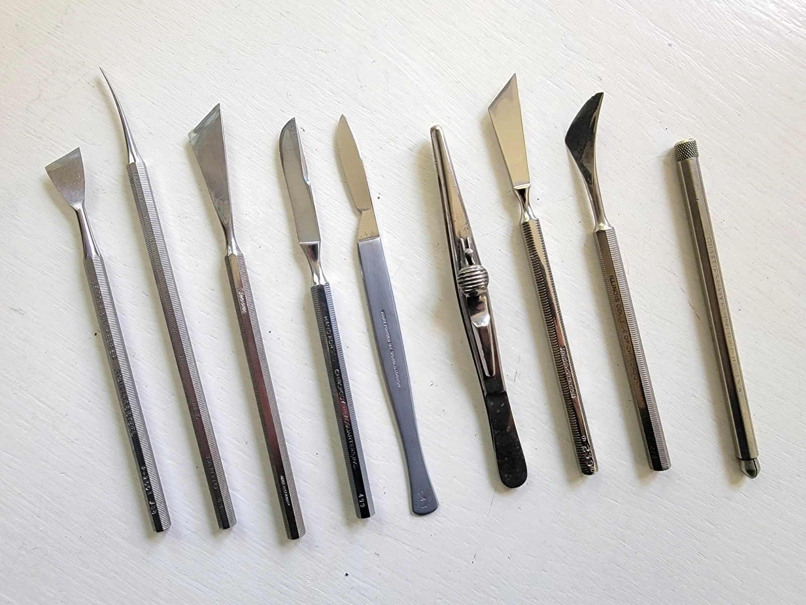 ANTIQUE 43 PC. SCALPEL & MEDICAL INSTRUMENTS KIT WITH VELVET-LINED ROLL-UP CASE