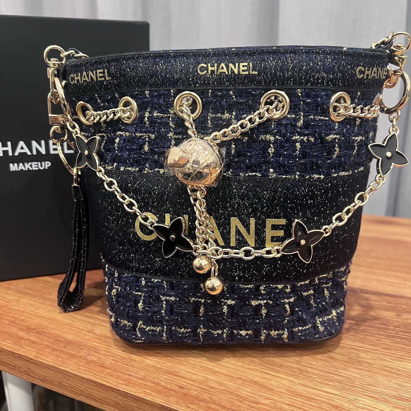 [AU STOCK] CC BEAUTY TWEED MAKEUP BUCKET BAG HOLIDAY WITH CHAIN GWP BLUE / BLACK