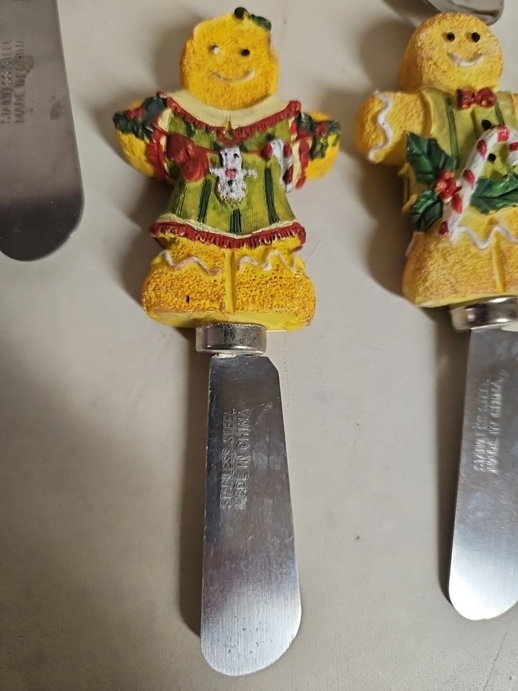 GINGERBREAD SERVINGS SPOONS & SPREADERS-Different Sets, 5 Spreaders 2 Spoons
