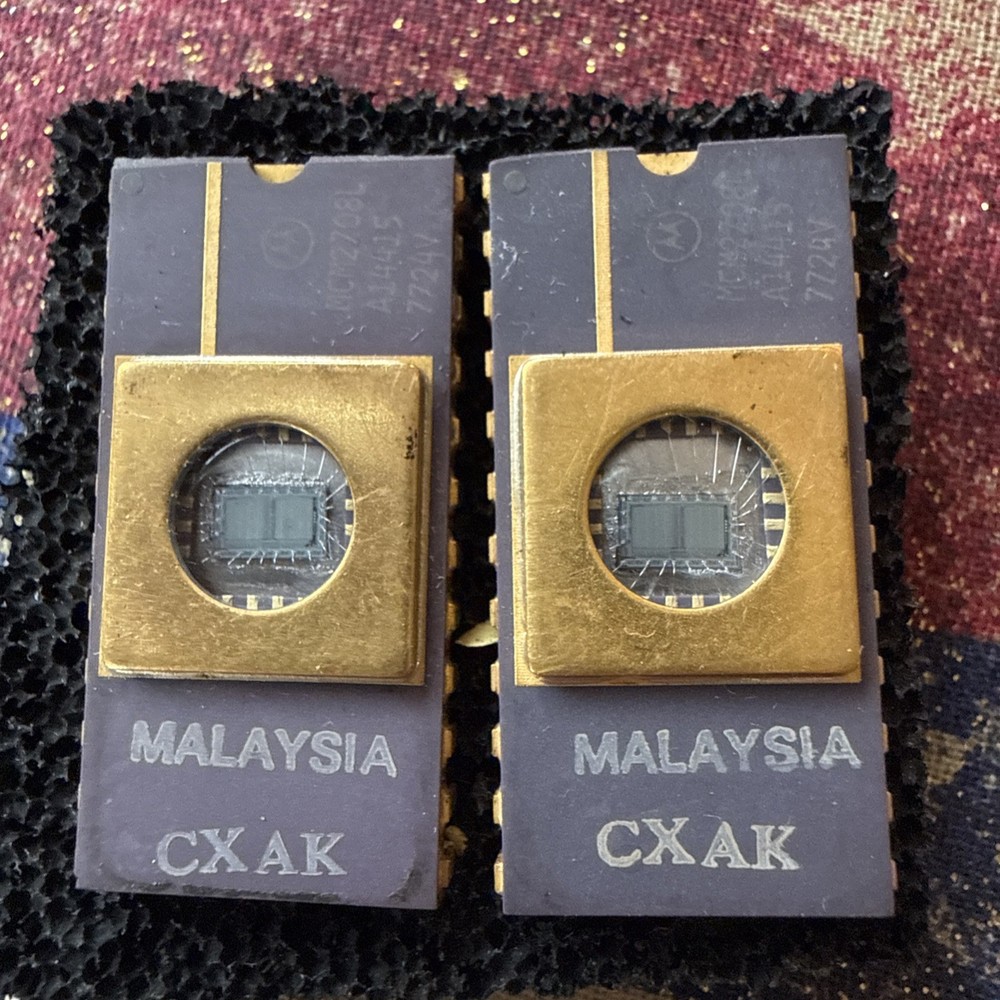 **  Quantity 2  **   Motorola MCM2708L  Ceramic Gold