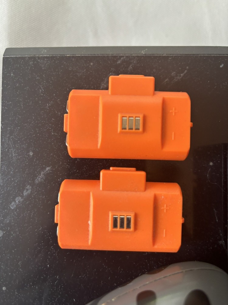 Xbox One- 2 Rechargeable Battery Packs- 1 Controller