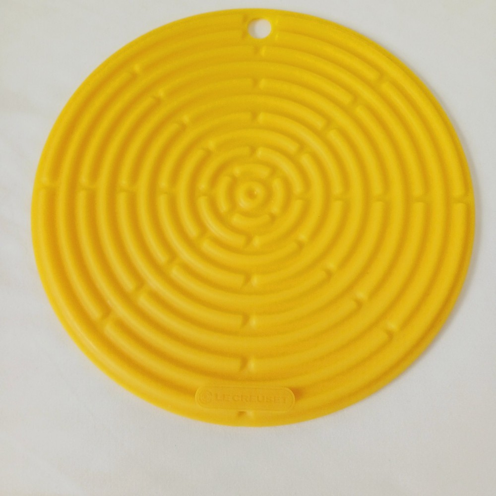 Le Creuset Cool Tool Nectar Yellow Silicone Surface Protector Trivet 8"