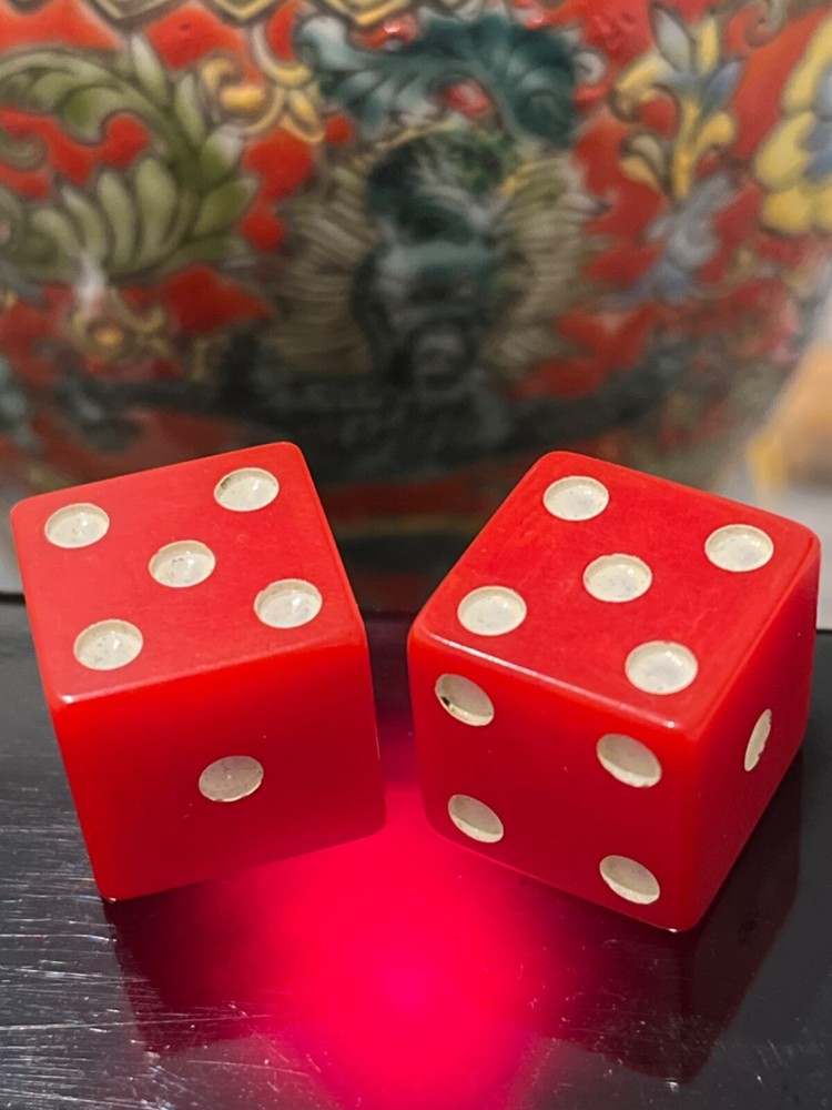 Old marbled red bakelite 5/8" backgammon dice 100224@