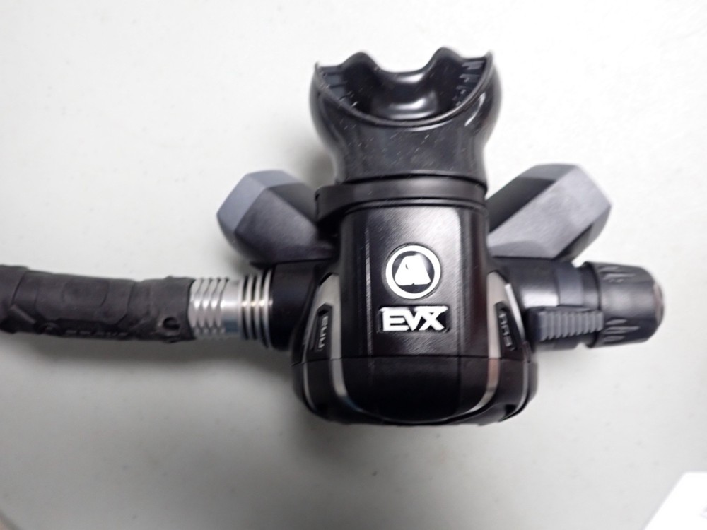 Apeks EVX 200 Regulator, Yoke
