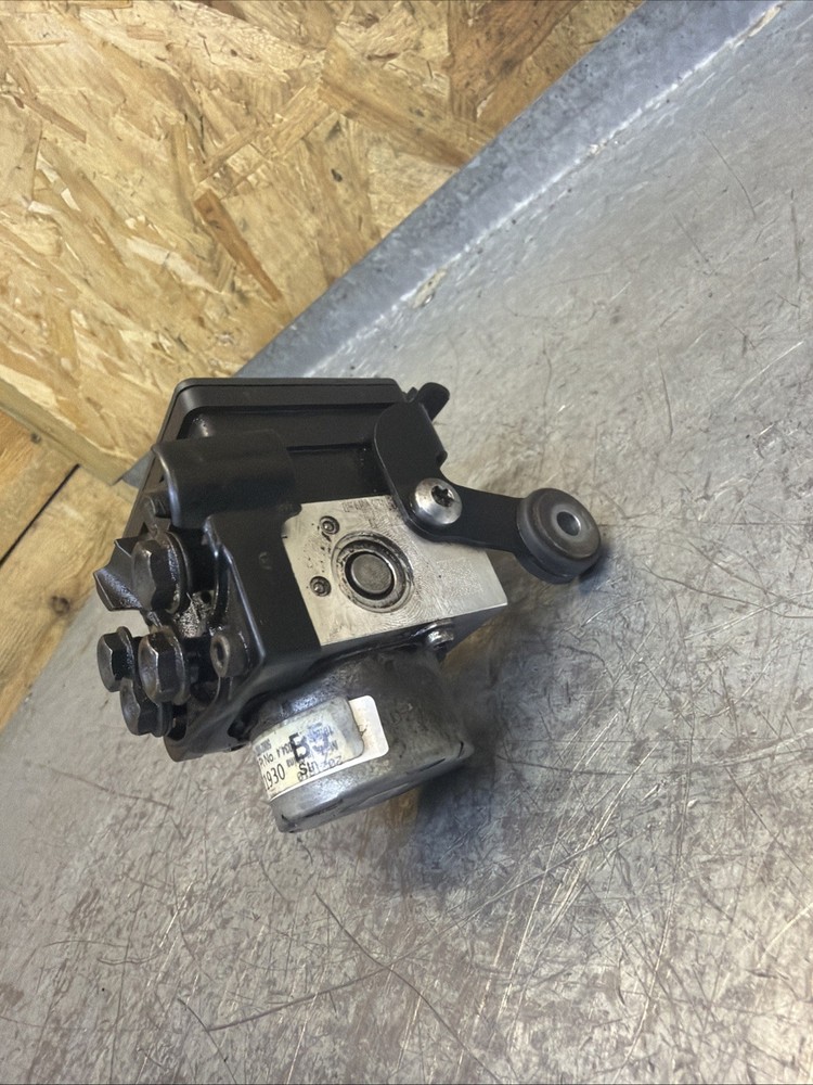 Triumph Thruxton 1200 R 2017 ABS Pump Module Control Unit Brakes OE