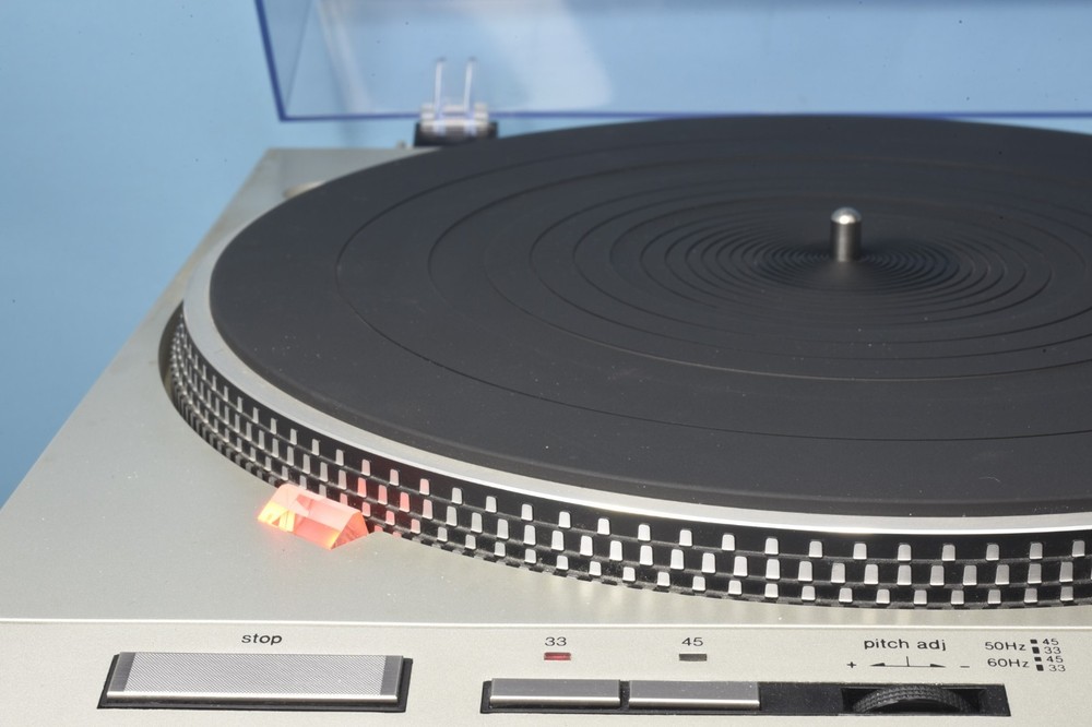 Technics SL-D202 Direct Drive Automatic Turntable System Ortofon VMS3E Cartridge