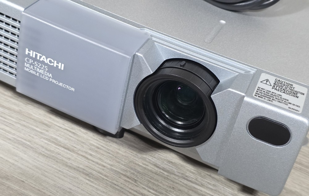 Hitachi CP-S225W Multimedia Mobile LCD Projector (Silver) - TESTED -