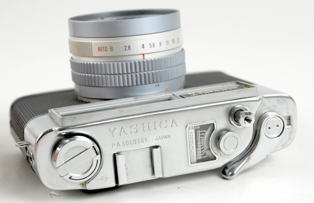 YASHICA MINIMATIC-C RANGEFINDER CAMERA
