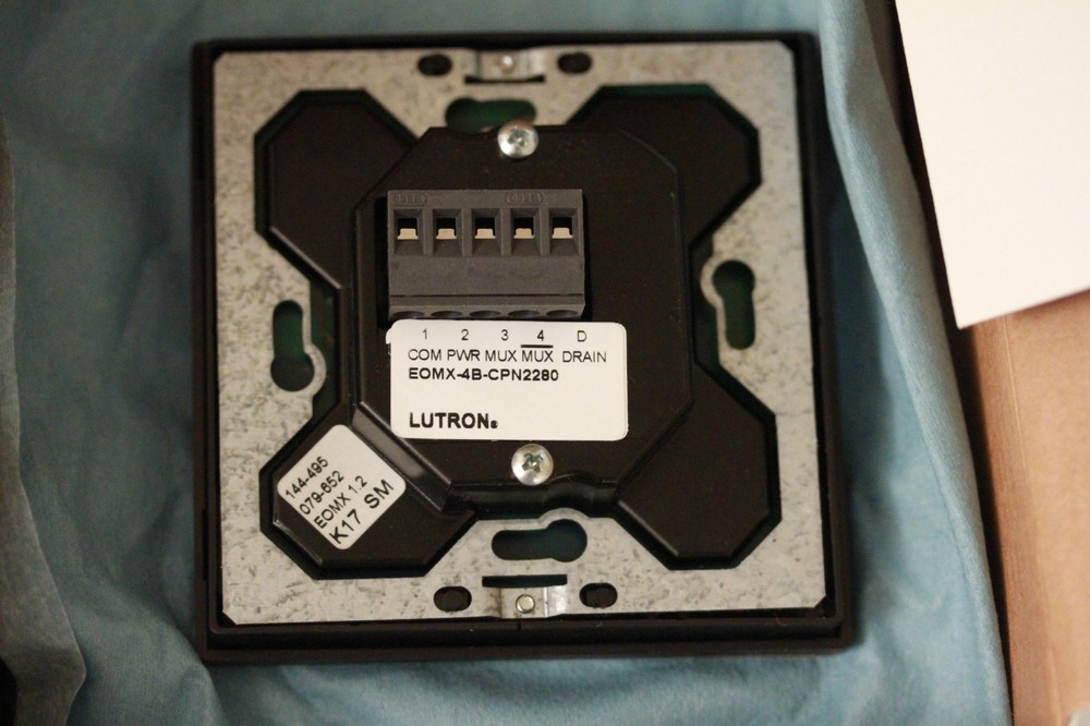 Lutron EOMX-4B (Brass) Grafic Eye 4 Button Lighting Wall Station