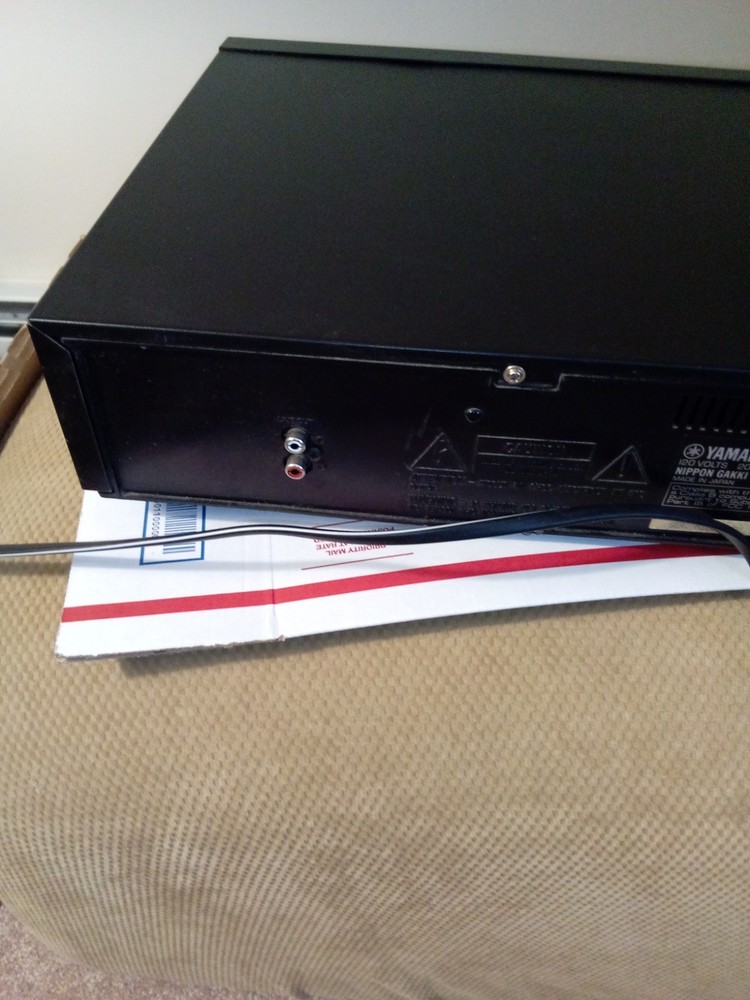 Yamaha CDX 500U CD Player Professionally Serviced w/Remote. Fully functioning.