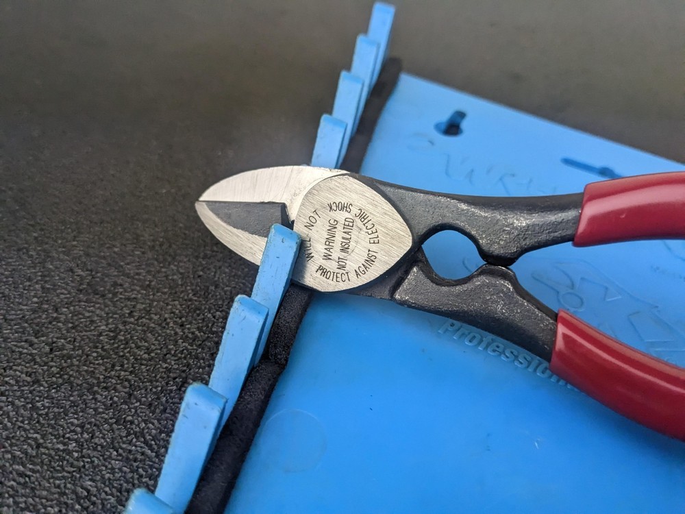 #bn098 Klein Tools Shears BX Cable Cutters Compact Lightweight Design