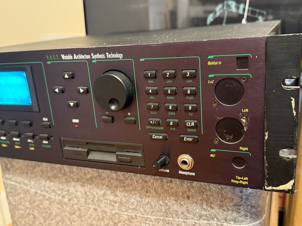 KURZWEIL K2500R Sampler V.A.S.T. Variable Architecture Synthesis