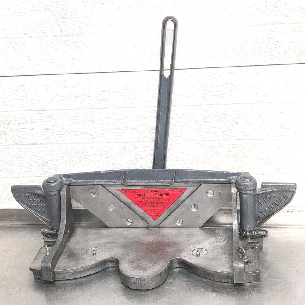 Lion Miter-Trimmer w/ Handle Pootatuck