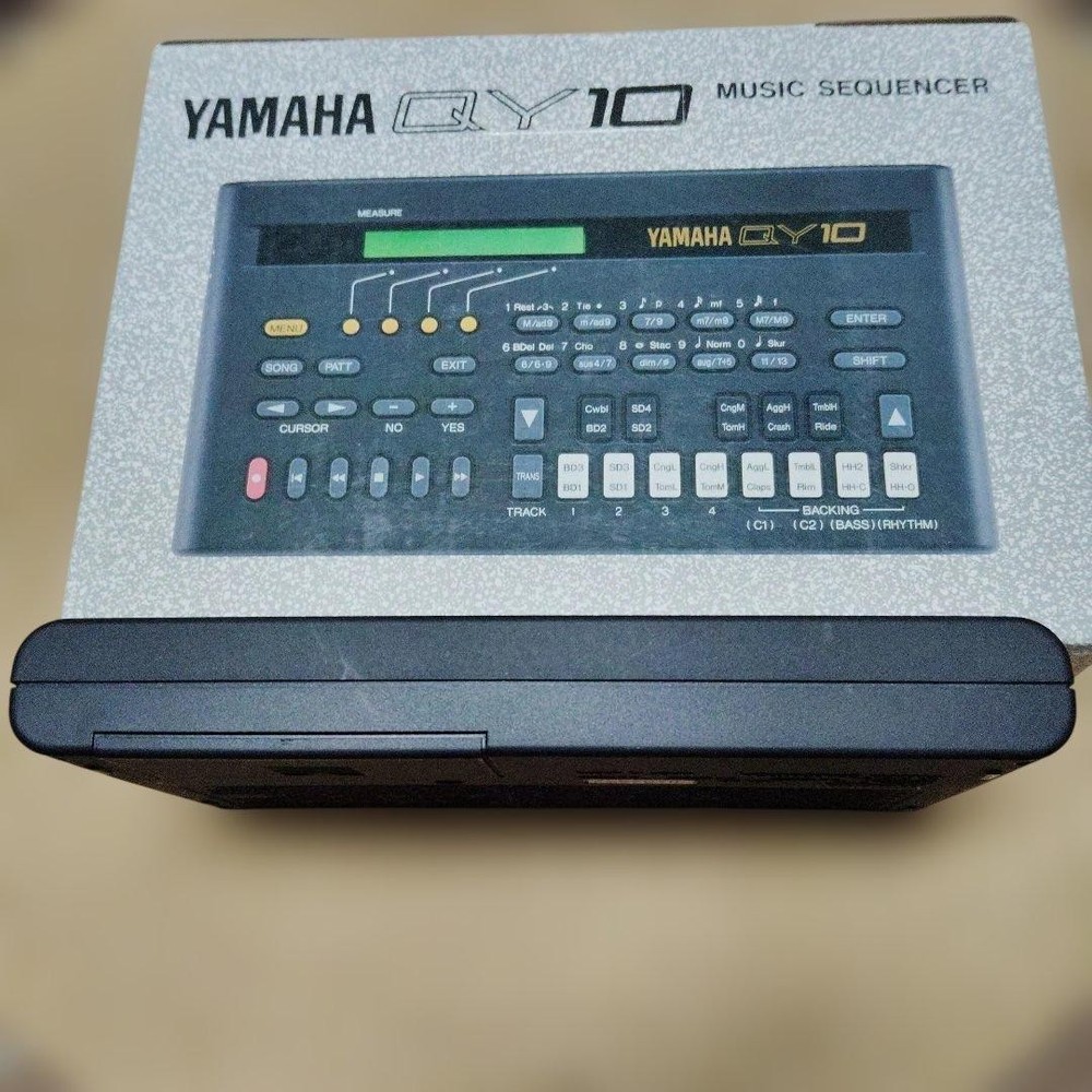 YAMAHA QY10 Music Sequencer