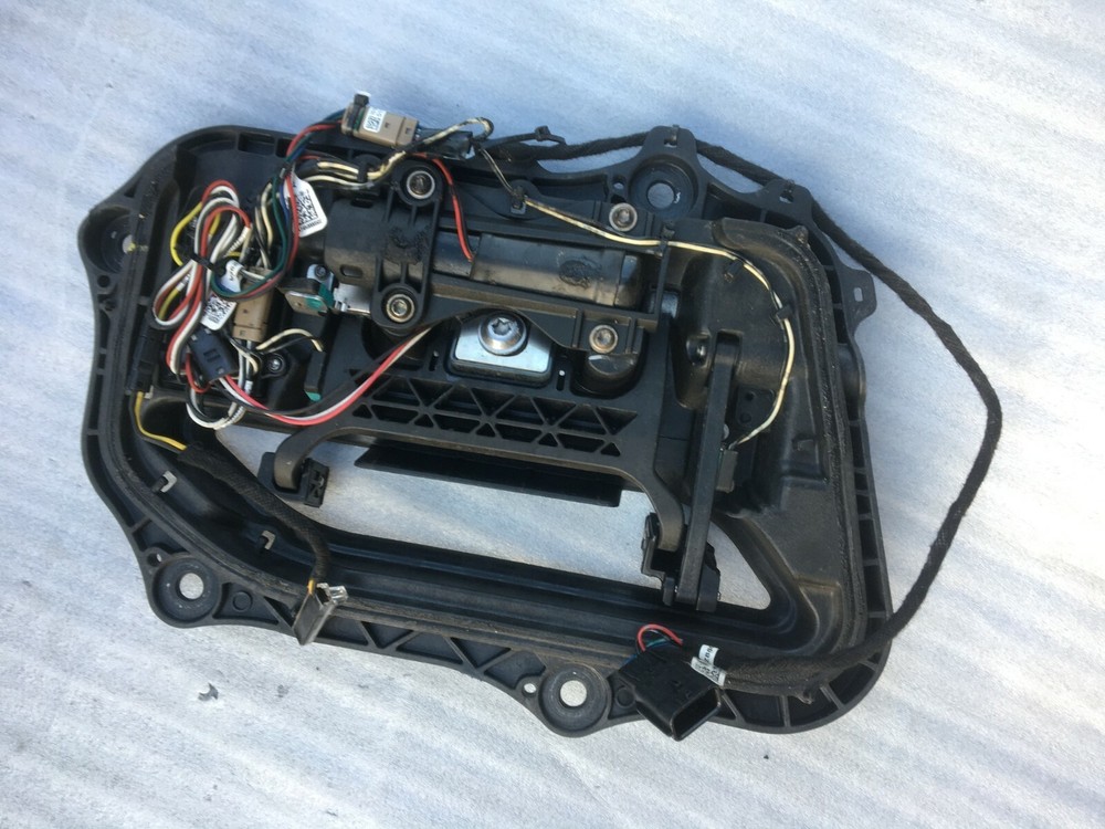 Tesla Model S Front Left Door Handle Assembly 2012-2016 - 1007373-00-L